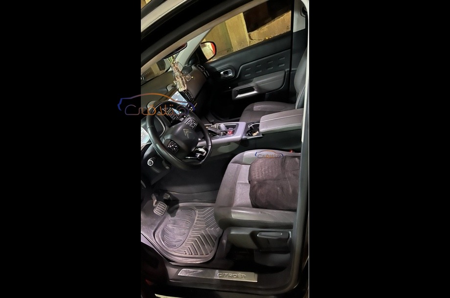 C5 Aircross Citroën أسود