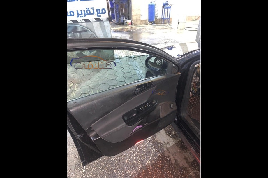 Passat Volkswagen أسود