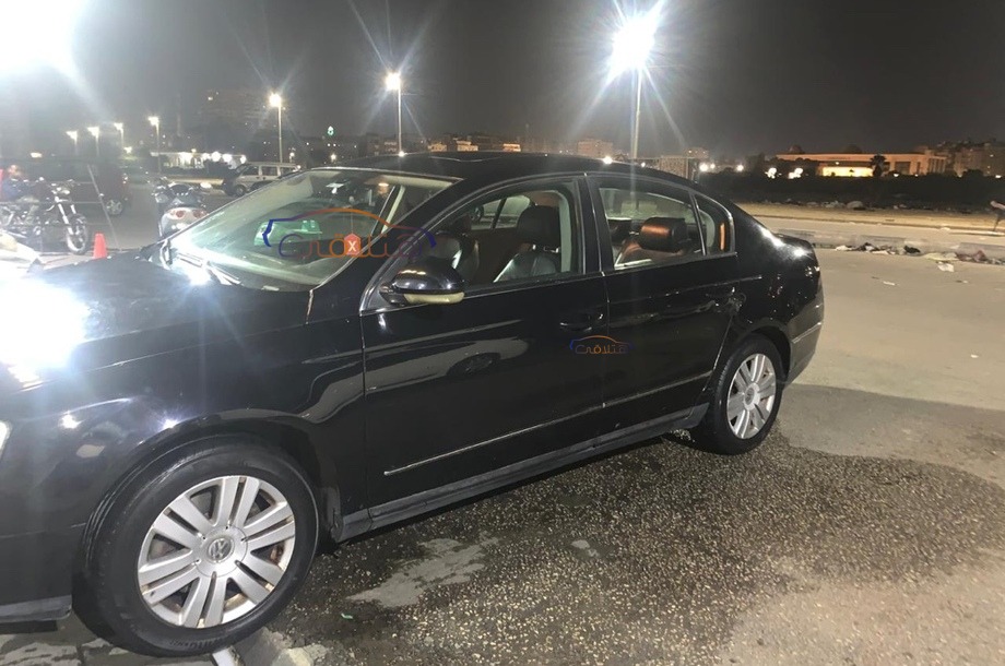 Passat Volkswagen أسود