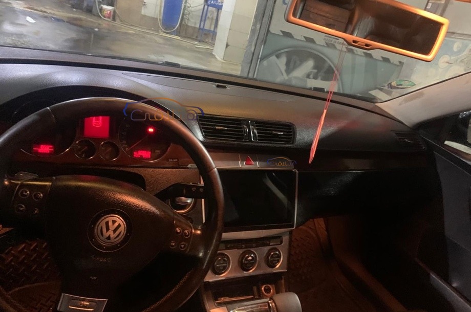 Passat Volkswagen أسود