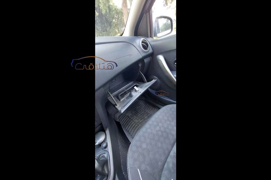 Logan Renault فضي