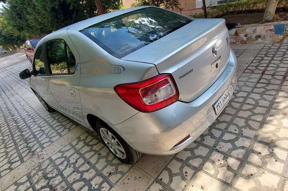 Logan Renault فضي