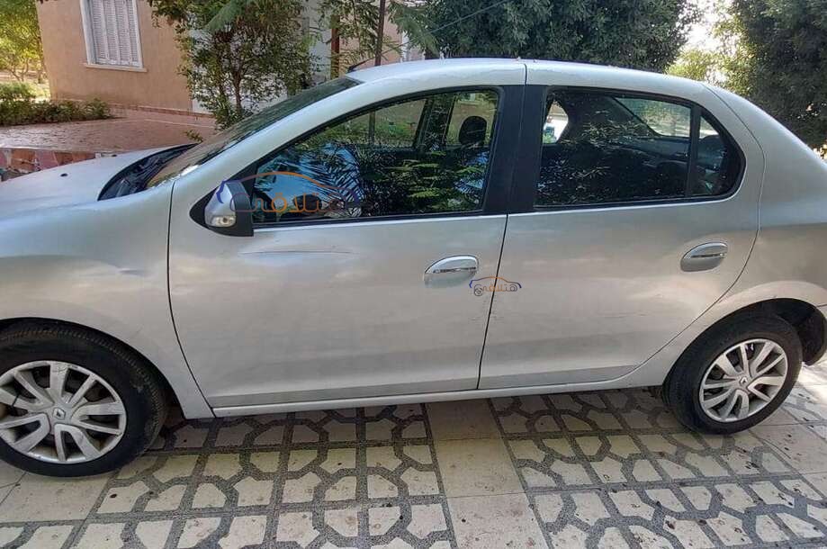 Logan Renault فضي