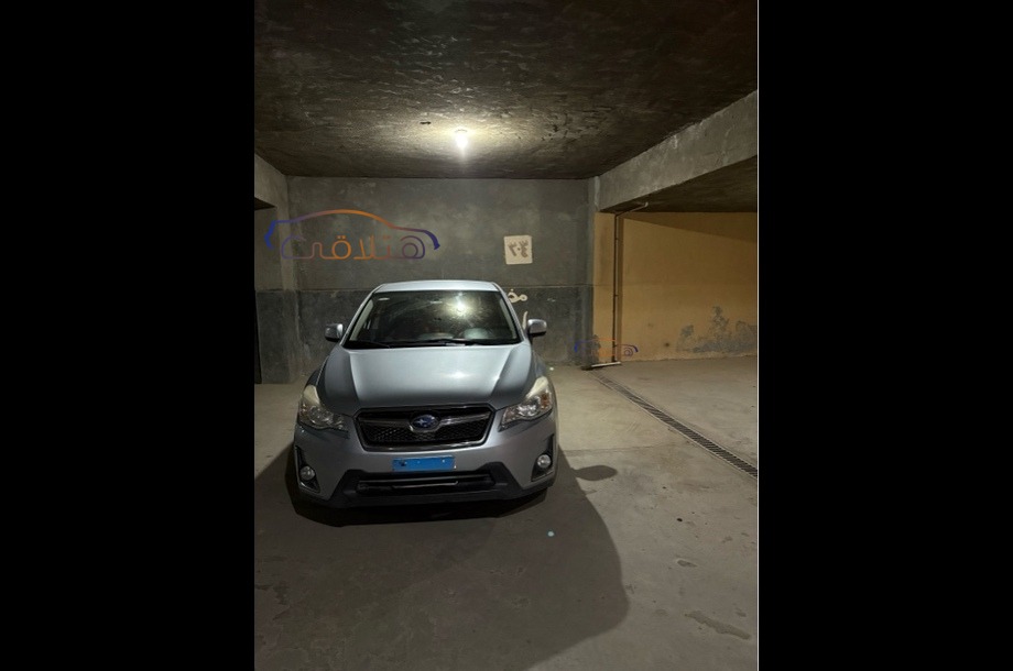 XV Subaru فضي