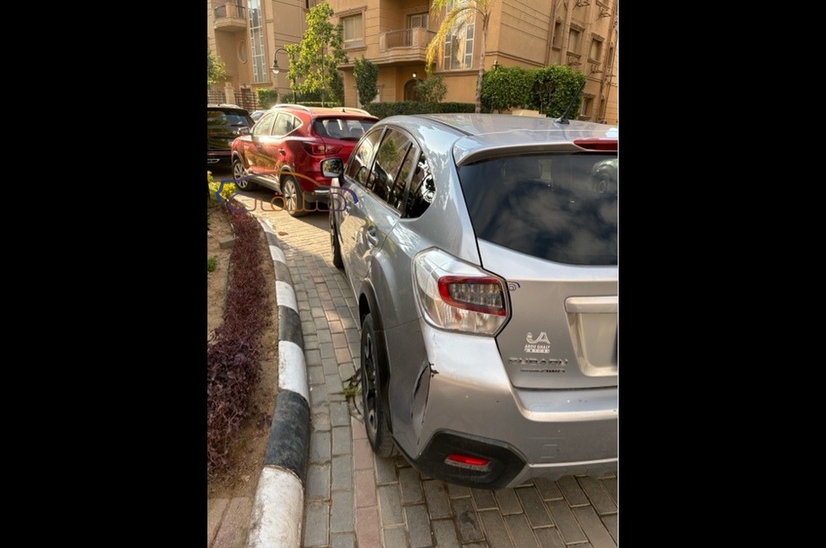 XV Subaru فضي