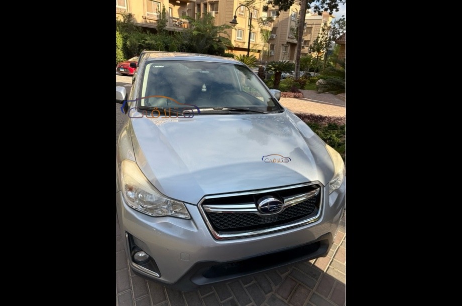 XV Subaru فضي