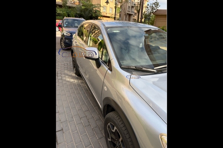 XV Subaru فضي