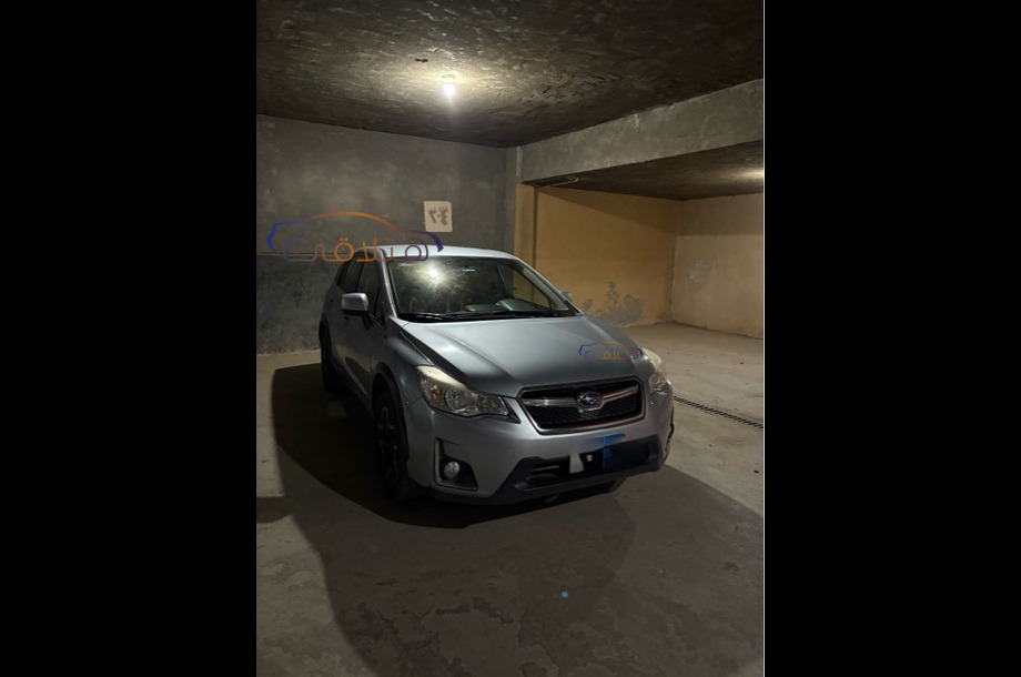XV Subaru فضي