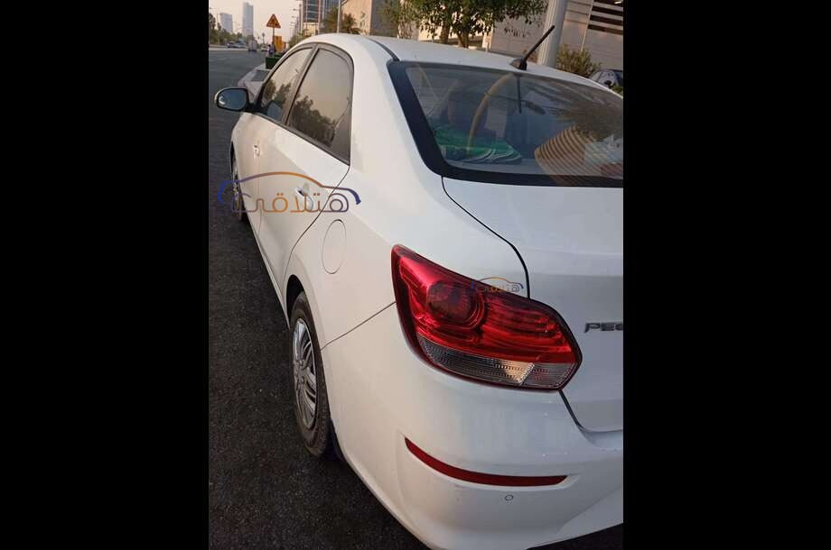 Pegas Kia أبيض