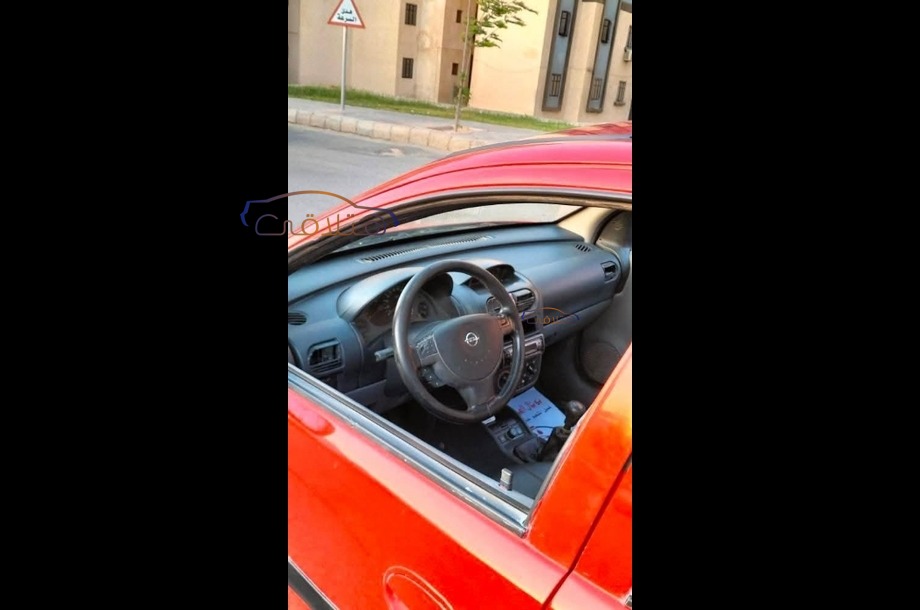Corsa Opel احمر