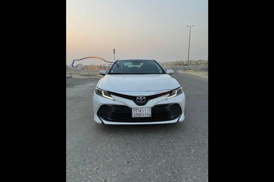 Camry Toyota أبيض