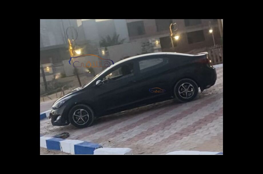 Elantra MD Hyundai أسود