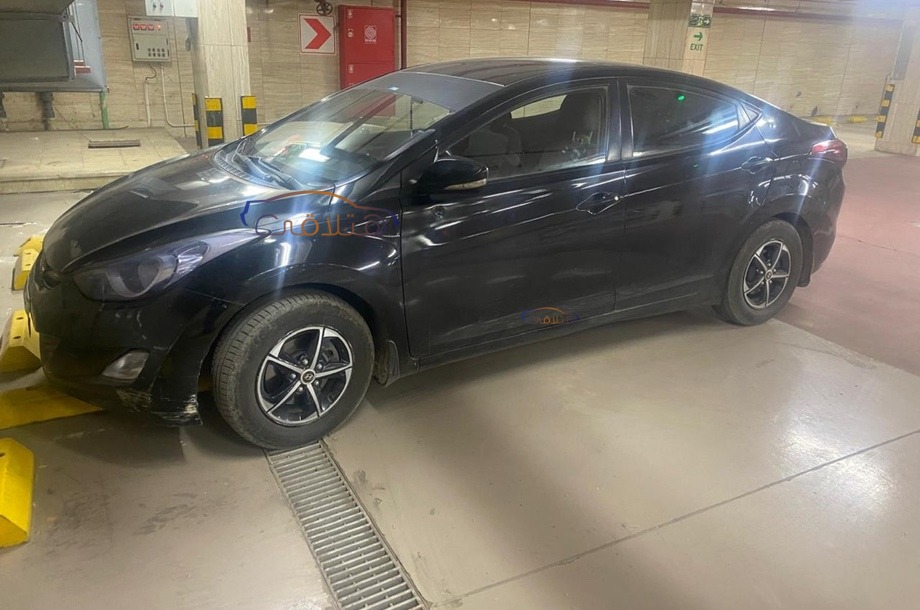 Elantra MD Hyundai أسود