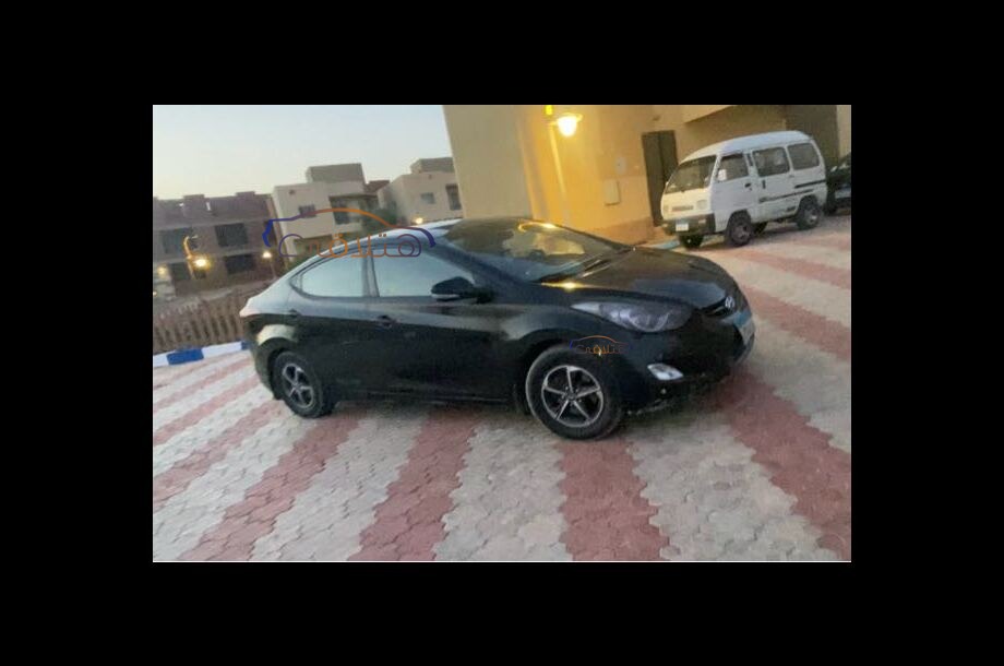 Elantra MD Hyundai أسود