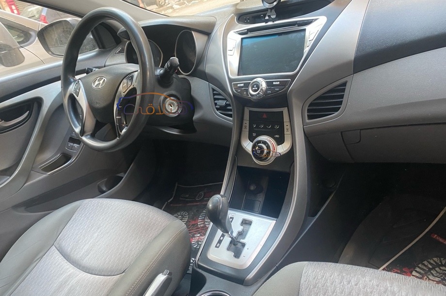 Elantra MD Hyundai أسود
