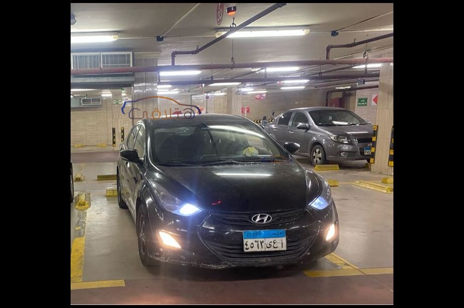 Elantra MD Hyundai أسود