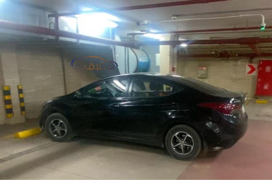Elantra MD Hyundai أسود