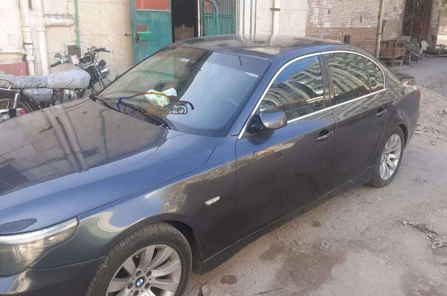 523 BMW أسود