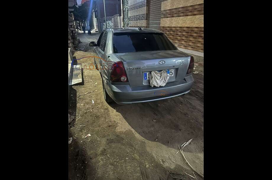 Verna Hyundai رمادي