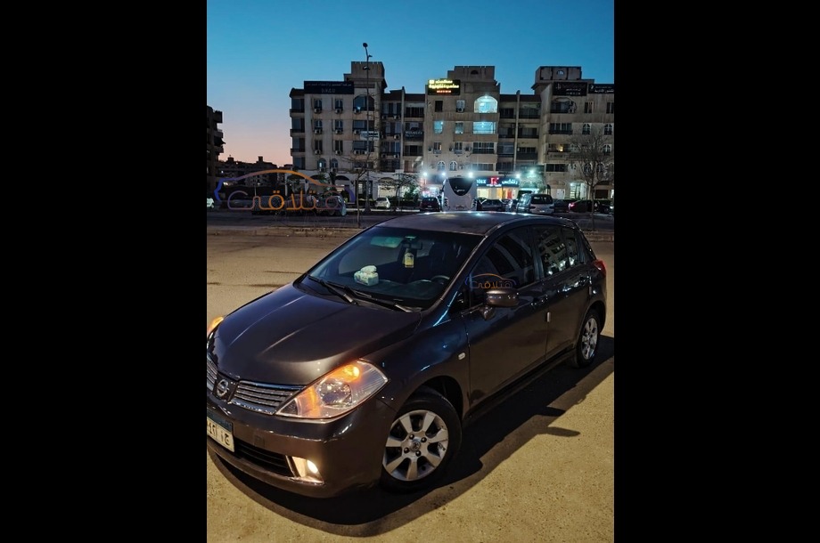 Tiida Nissan بني