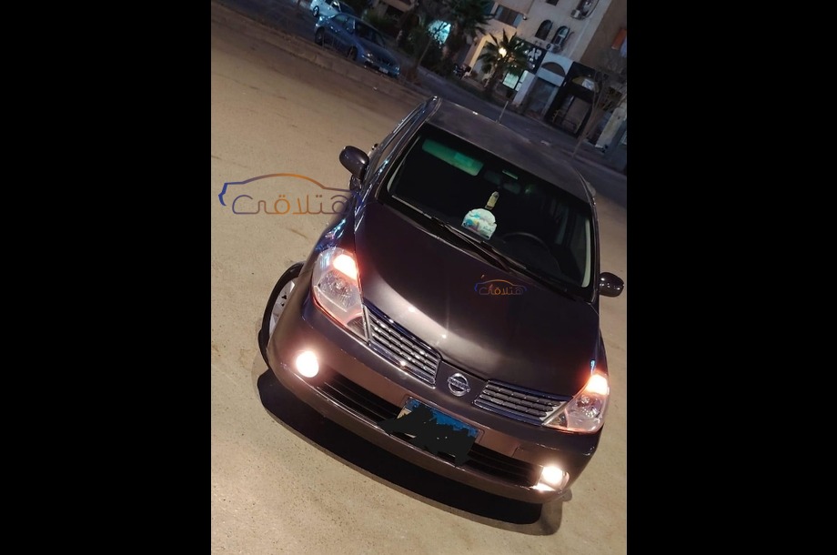 Tiida Nissan بني