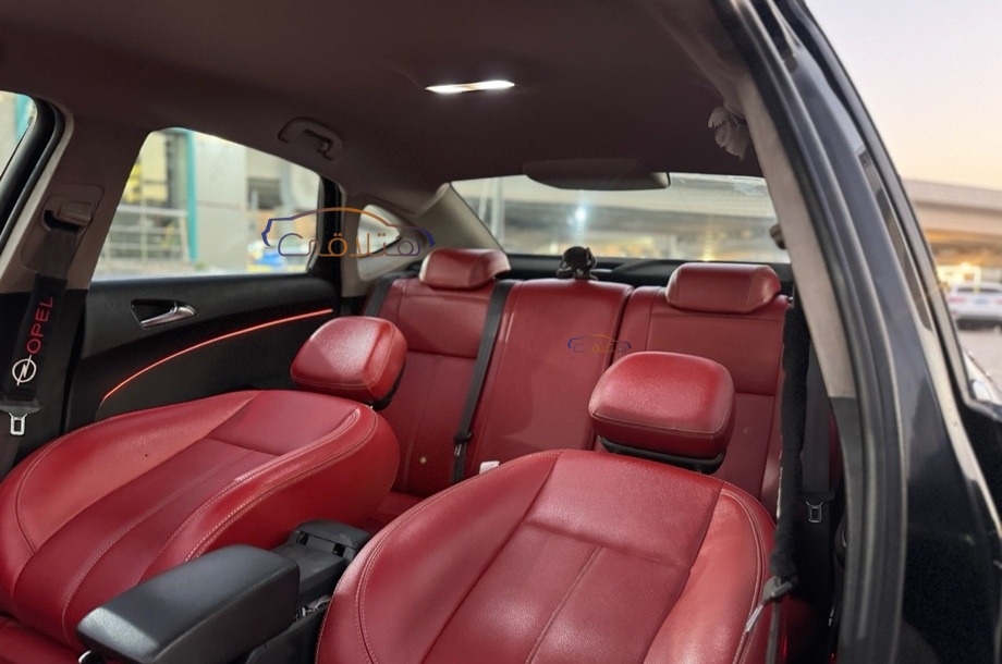 Astra Opel أسود