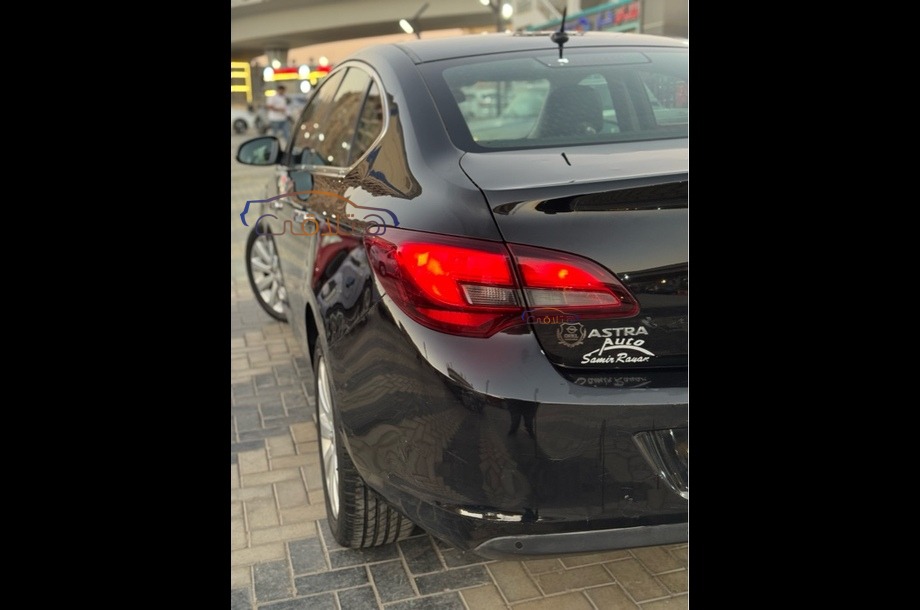 Astra Opel أسود