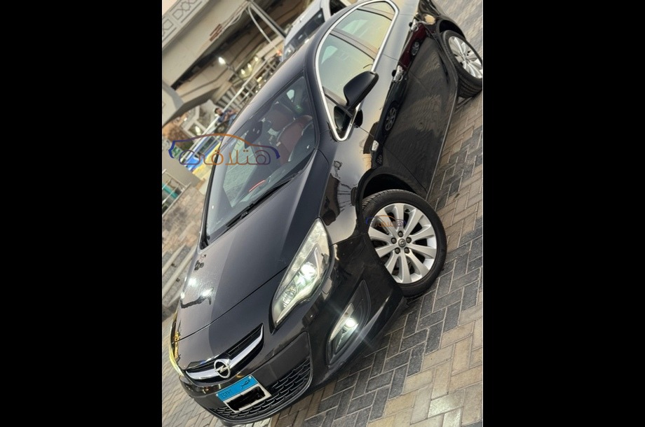 Astra Opel أسود