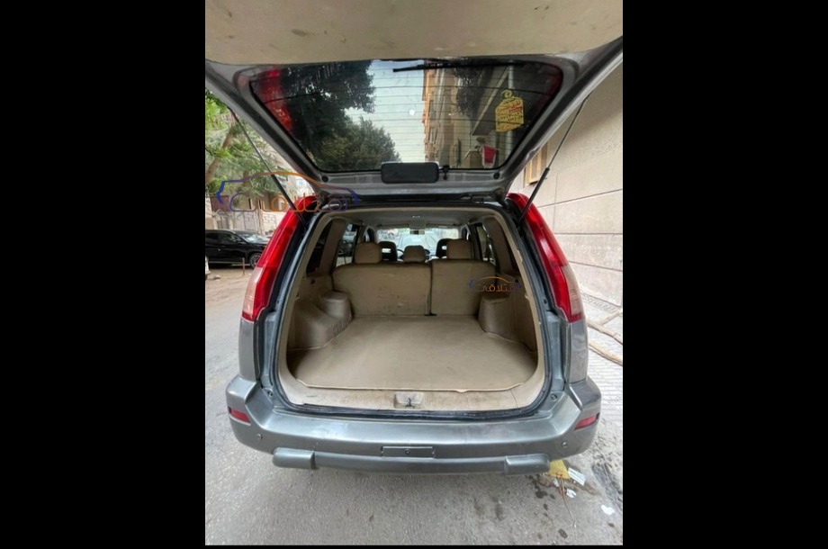 XTrail Nissan Gray