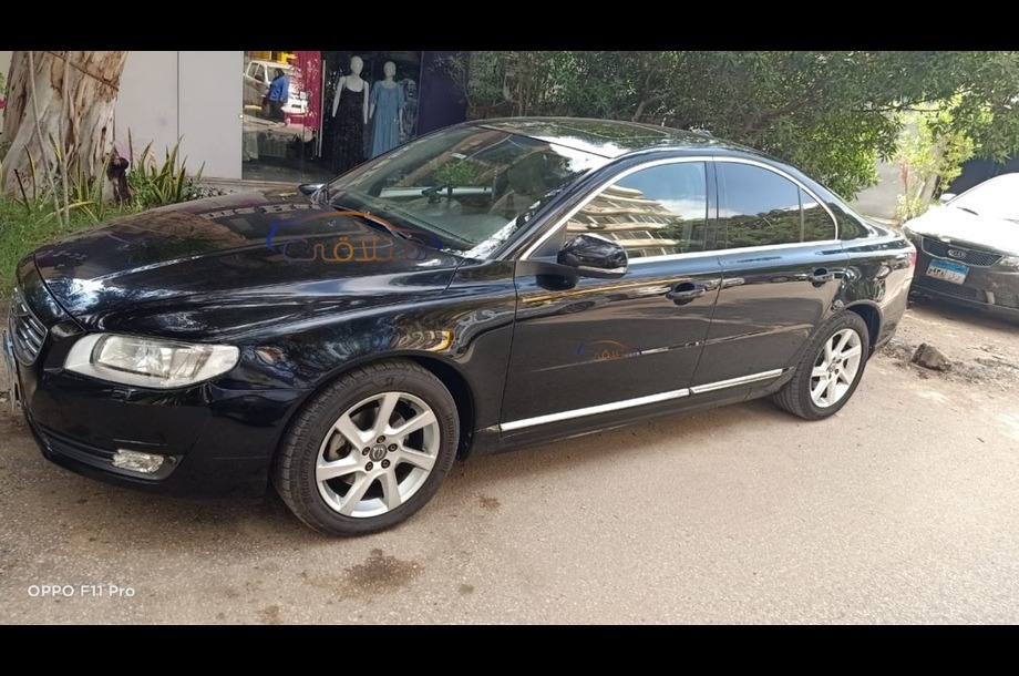 S80 Volvo أسود