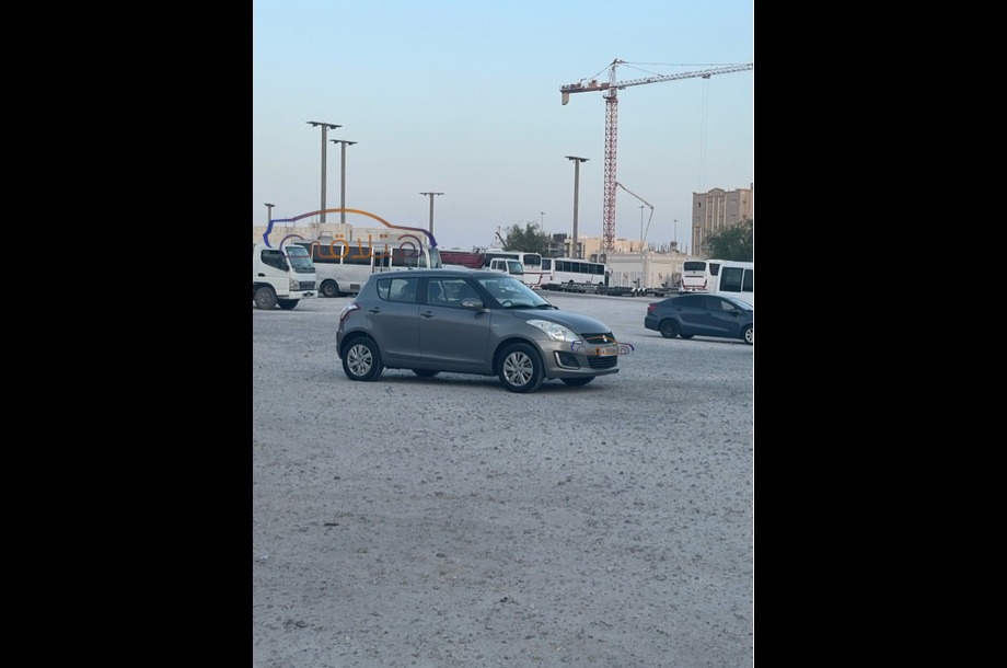 Swift Suzuki فضي