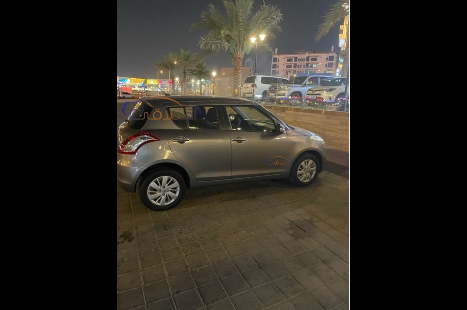 Swift Suzuki فضي