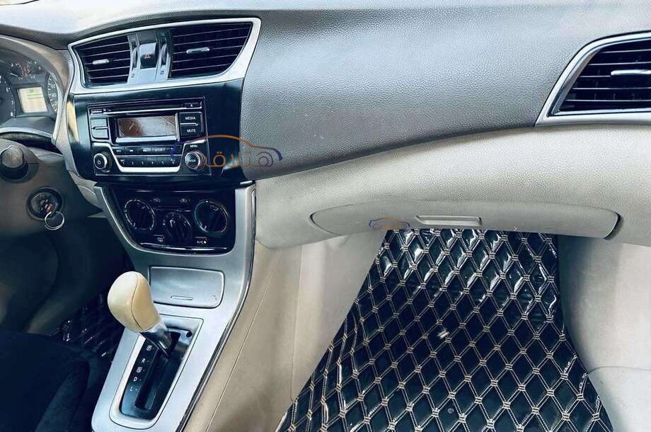 Sentra Nissan أبيض