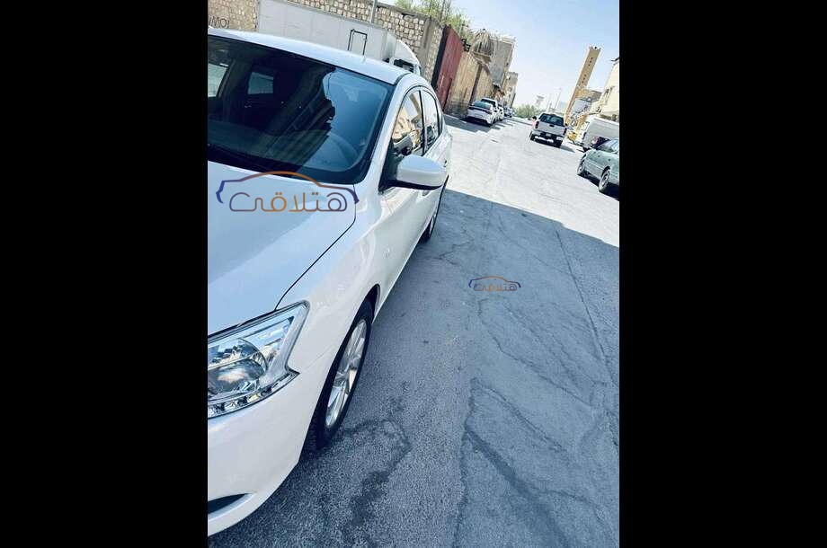 Sentra Nissan أبيض
