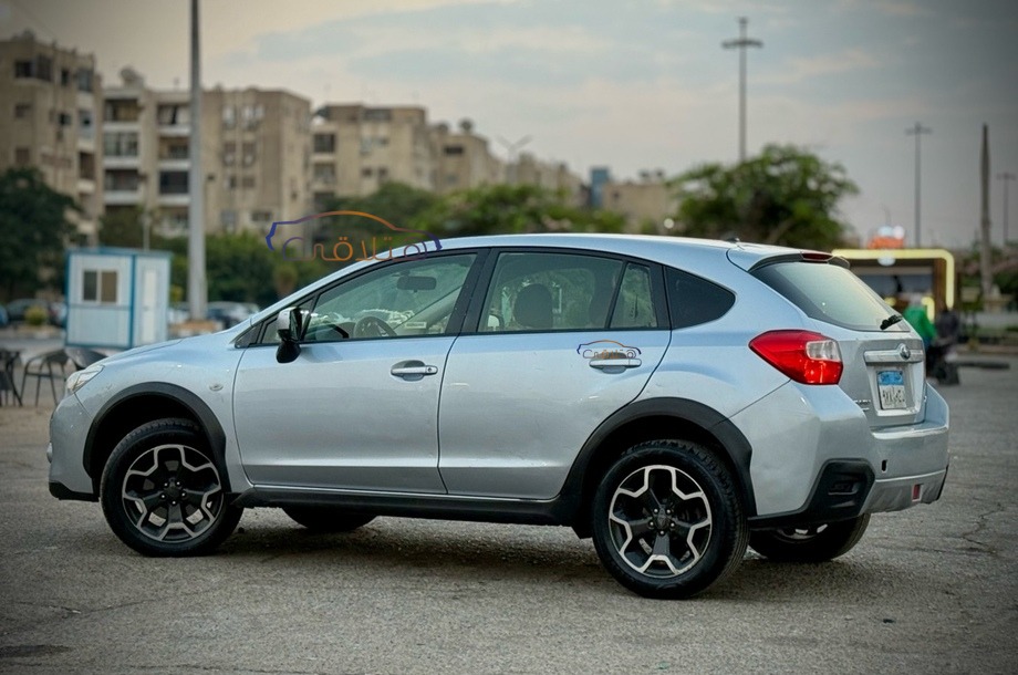 XV Subaru فضي
