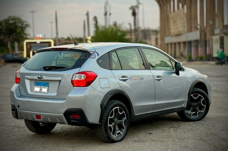 XV Subaru فضي