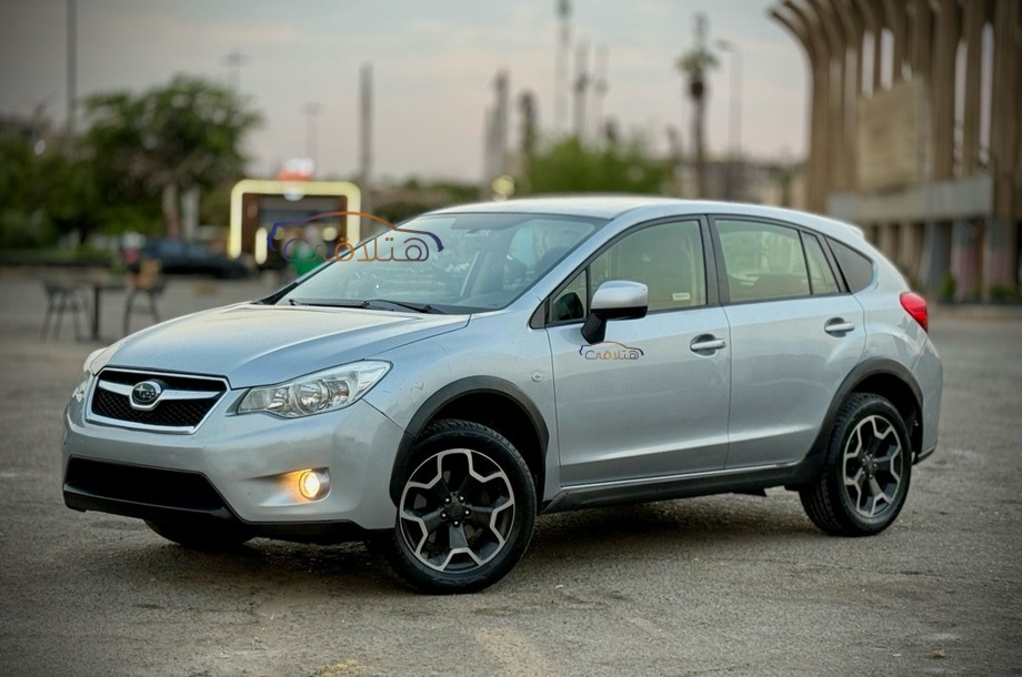 XV Subaru فضي