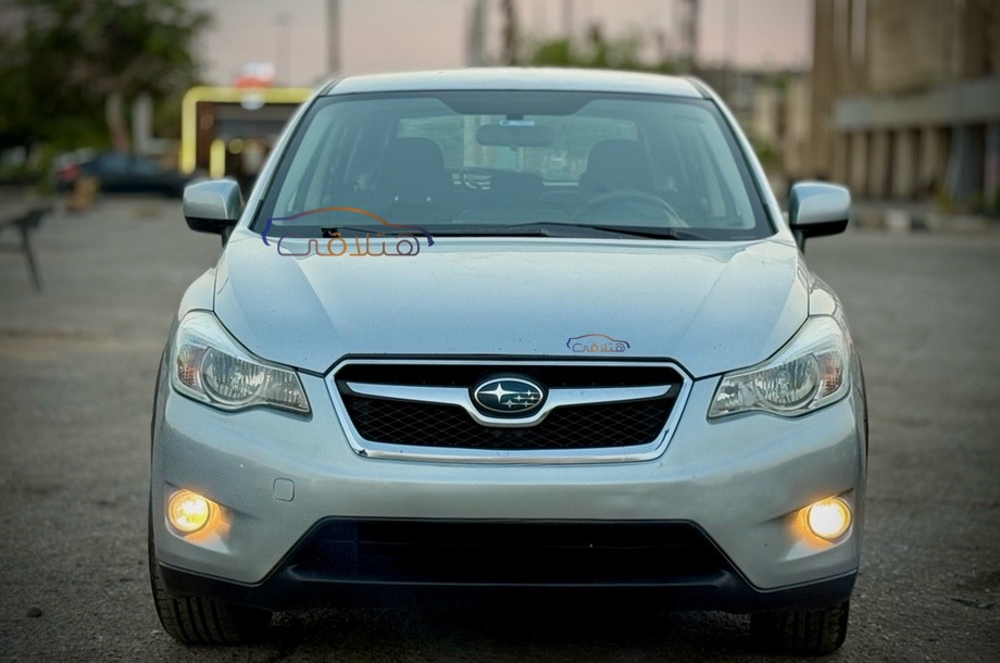 XV Subaru فضي