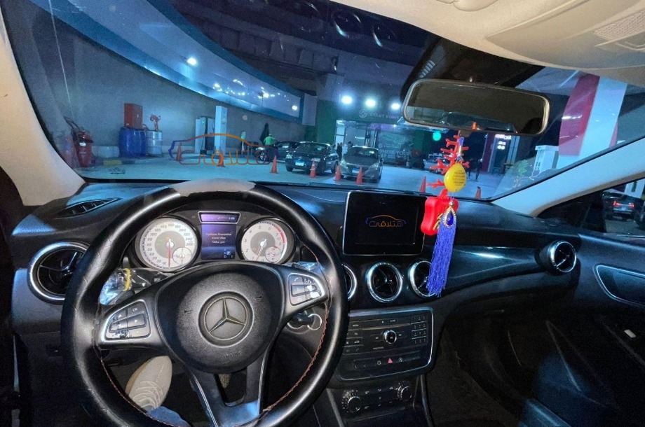 CLA 180 Mercedes Black