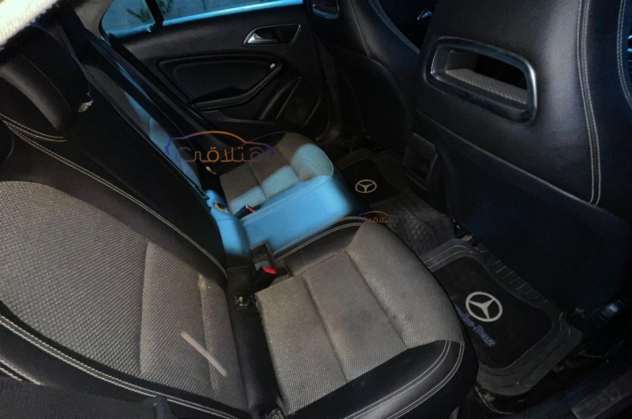 CLA 180 Mercedes Black