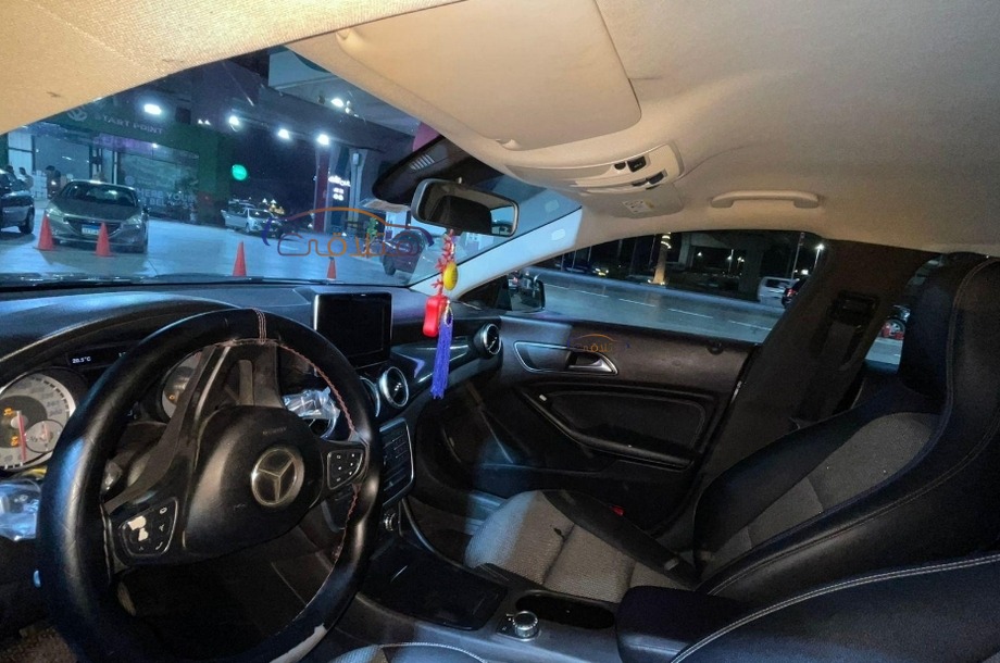 CLA 180 Mercedes Black