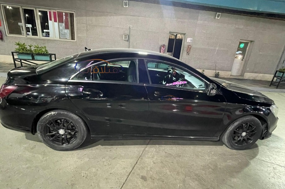 CLA 180 Mercedes Black