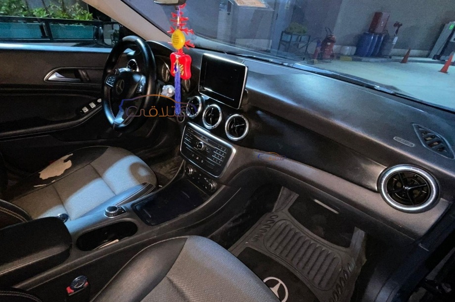 CLA 180 Mercedes Black