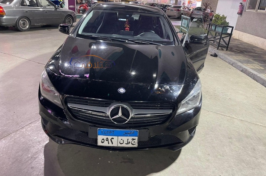 CLA 180 Mercedes Black