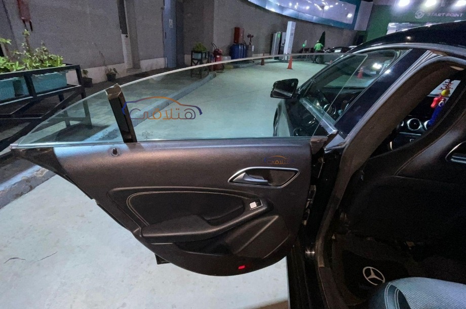 CLA 180 Mercedes Black