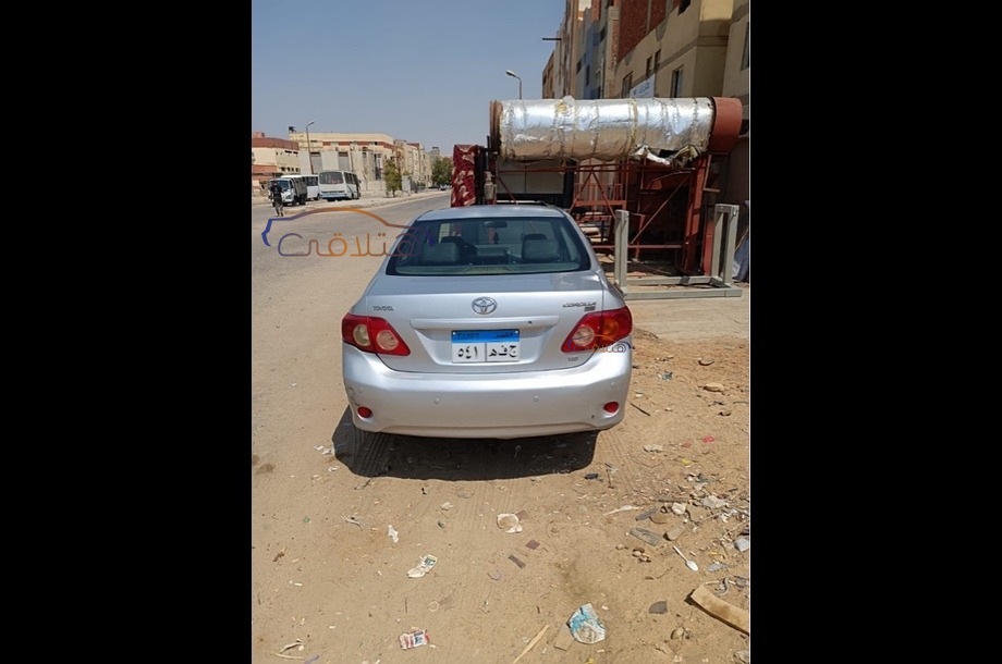 Corolla Toyota فضي