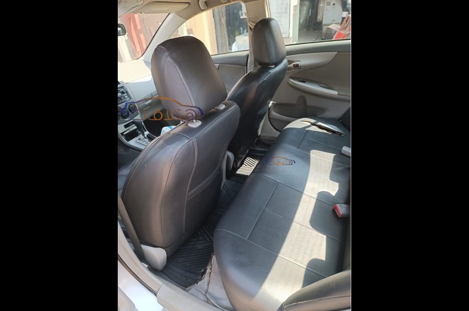 Corolla Toyota فضي