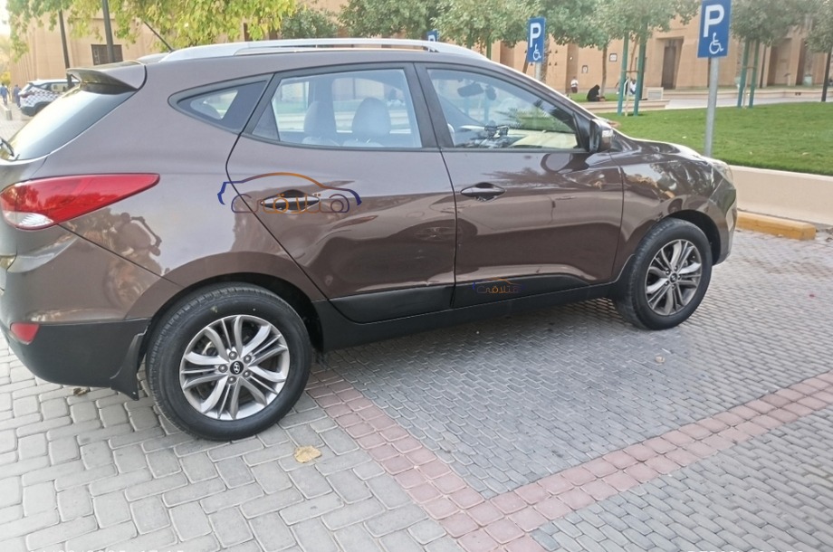 Tucson Hyundai بني