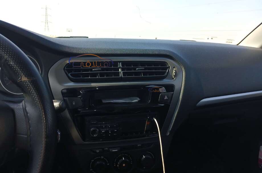 301 Peugeot برونزي