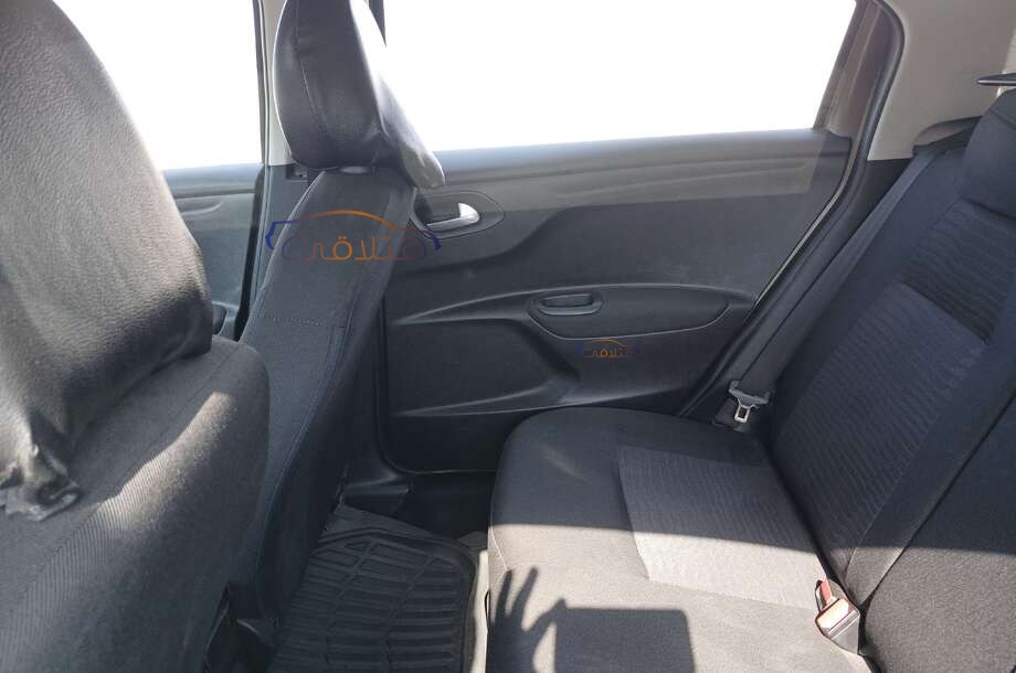 301 Peugeot برونزي